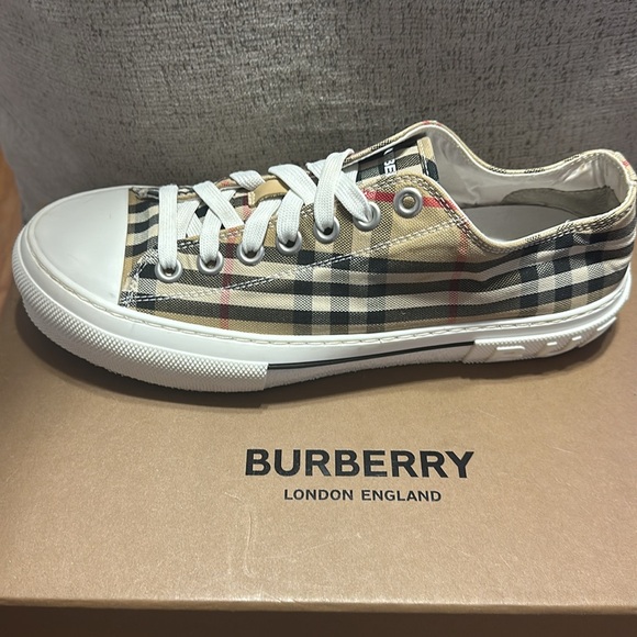 Burberry Checked Lace-Up Sneakers Low Top - Picture 2 of 9